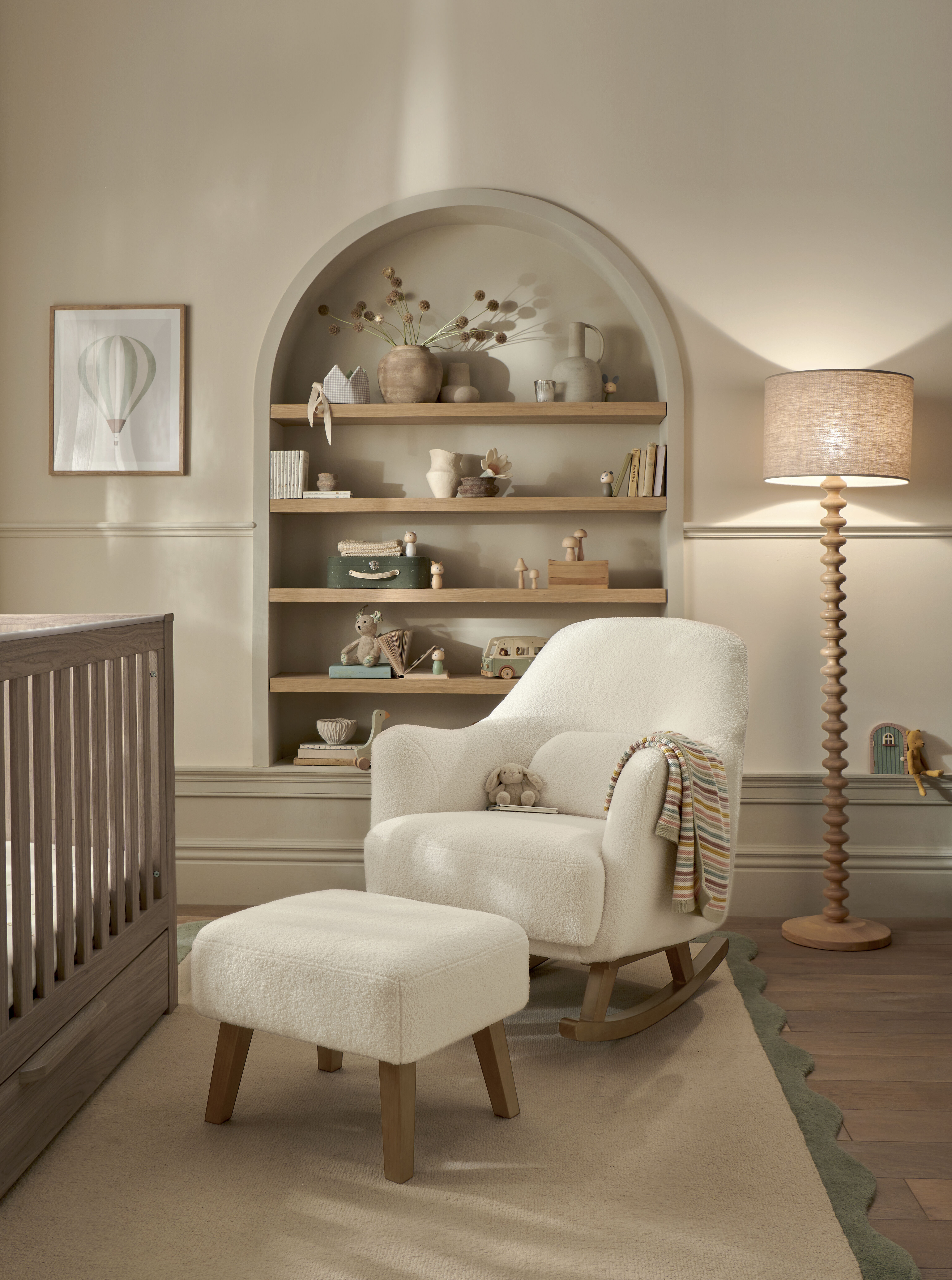 كرسي هزاز بمسند للقدمين بينروز- بوكليه اوف وايت