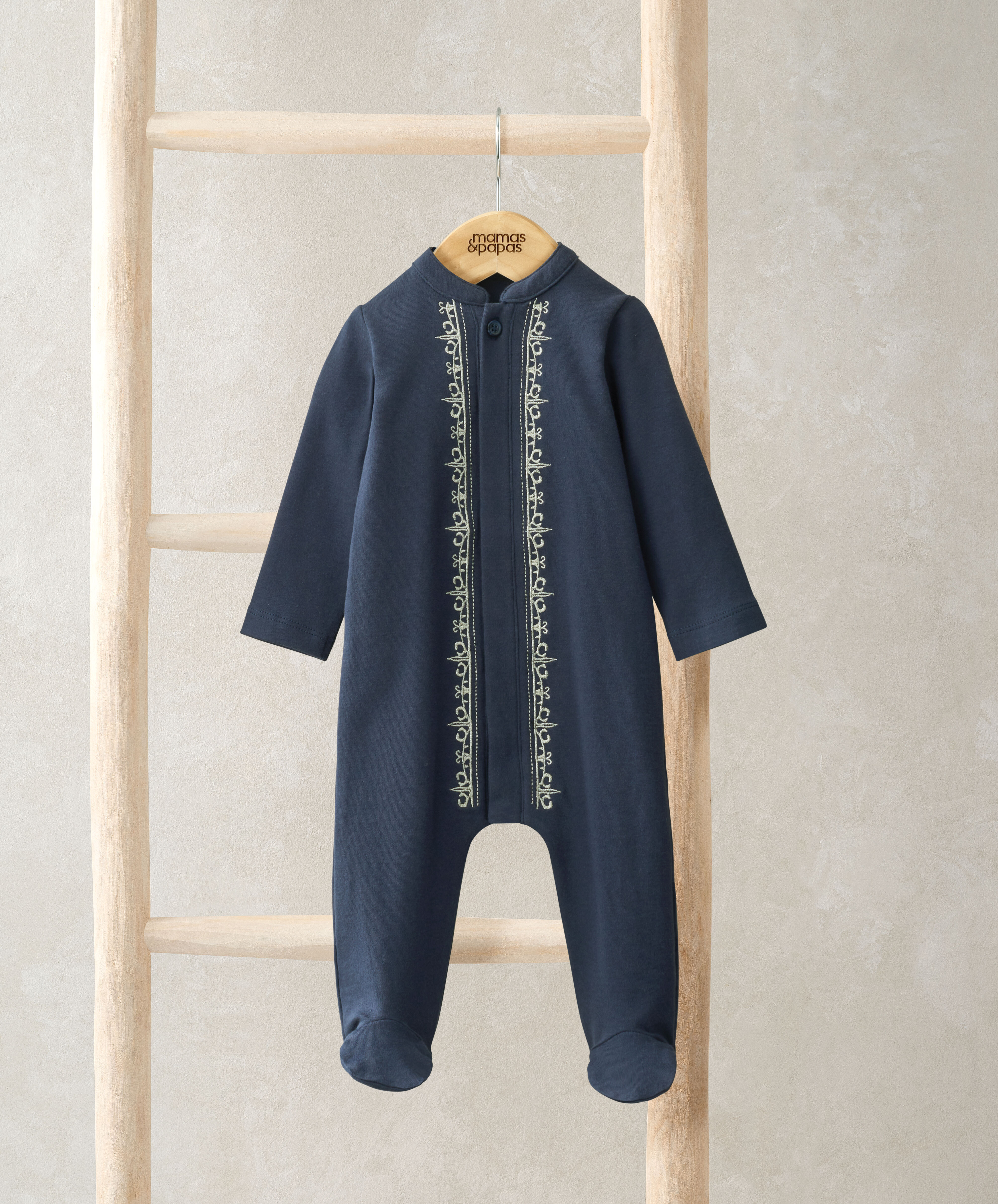 طقم الكل في واحد مطرز