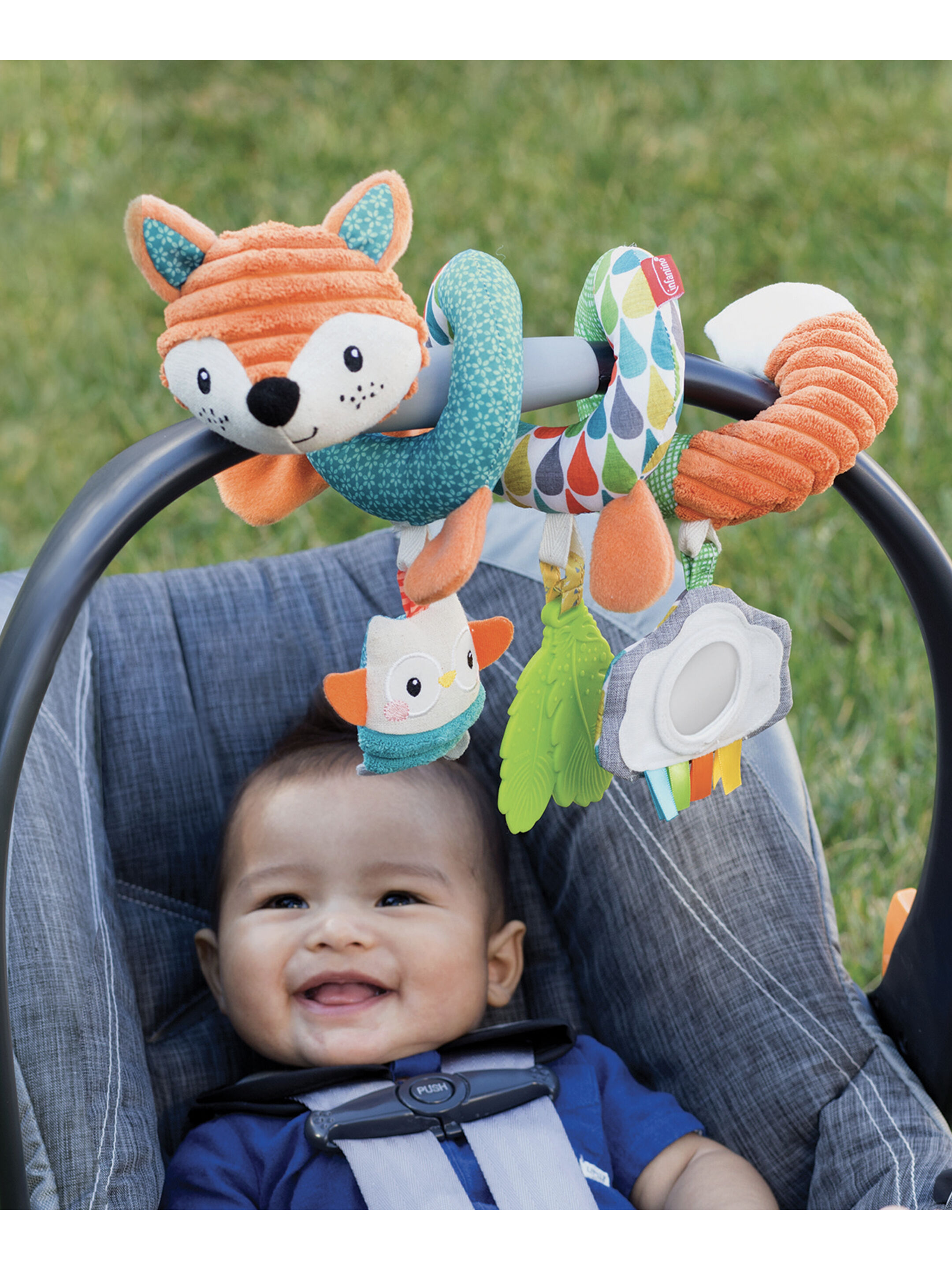 لعبة أنشطة بتصميم حلزوني لمقعد السيارة من إنفانتينو